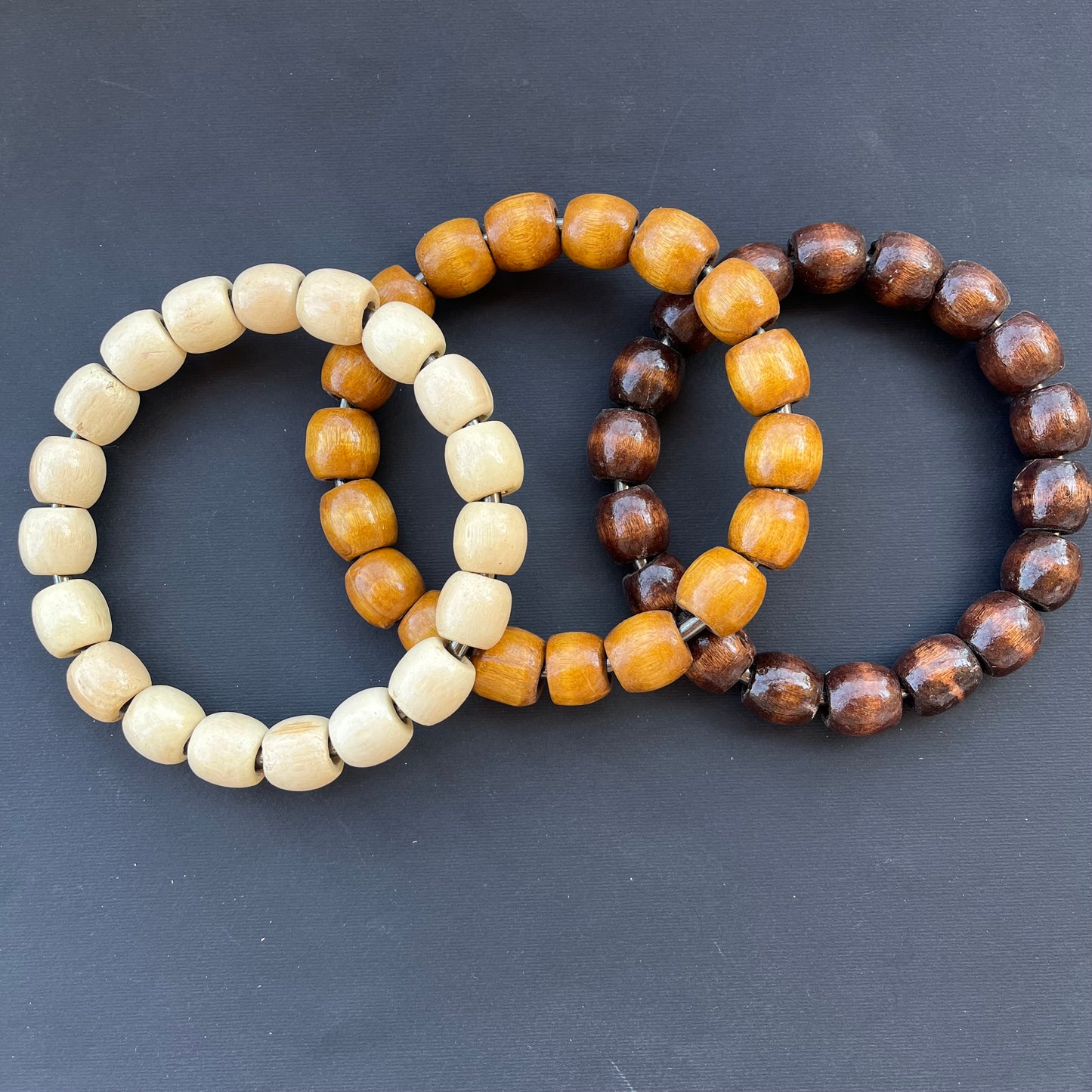 يد شنطة خرز خشب