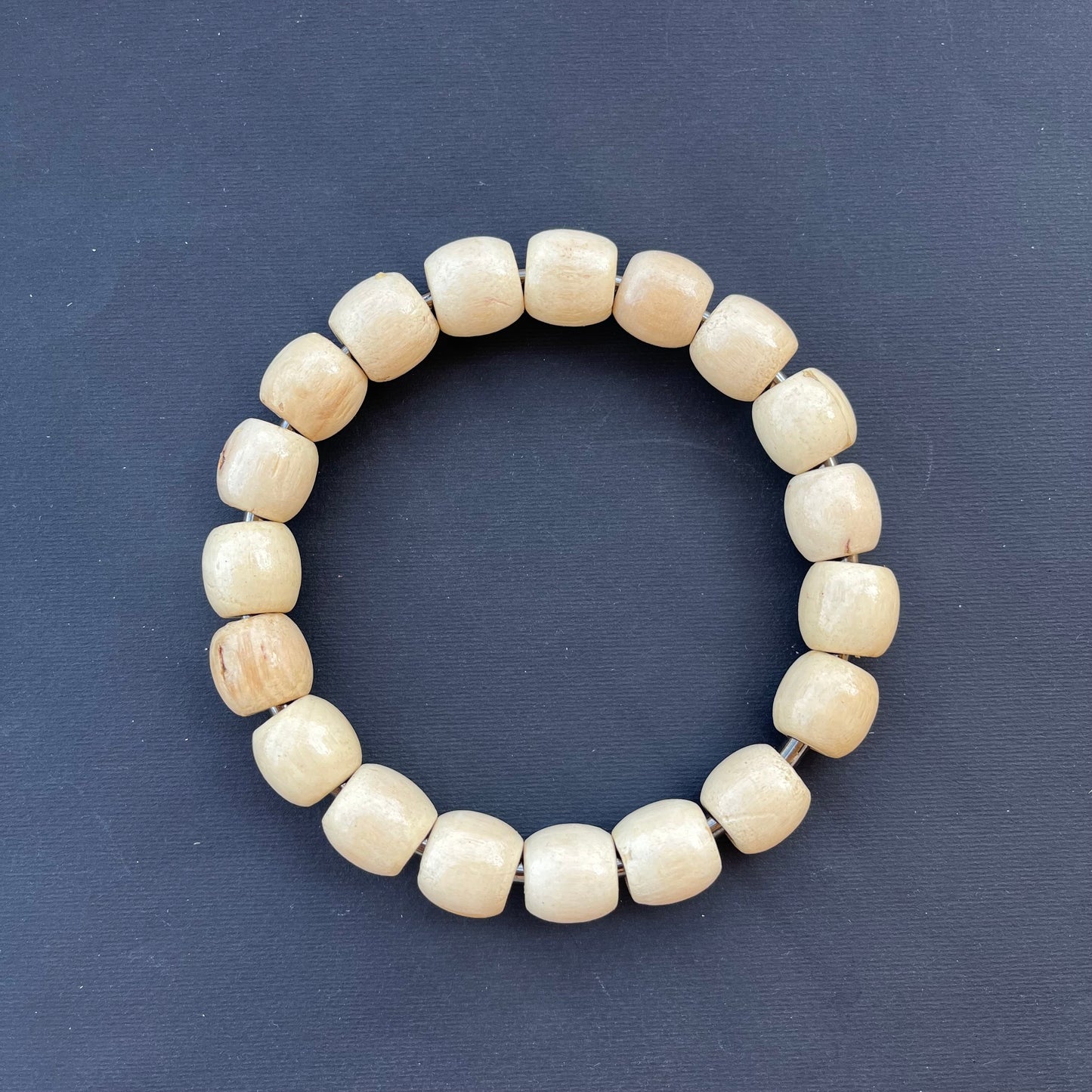 يد شنطة خرز خشب